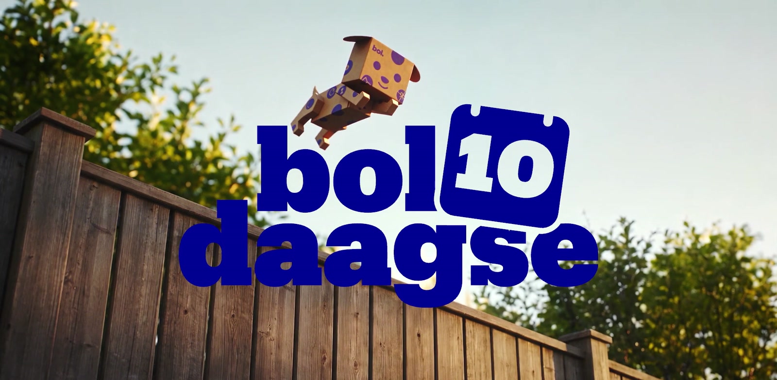 Boxie springt over het bol 10-Daagse-logo